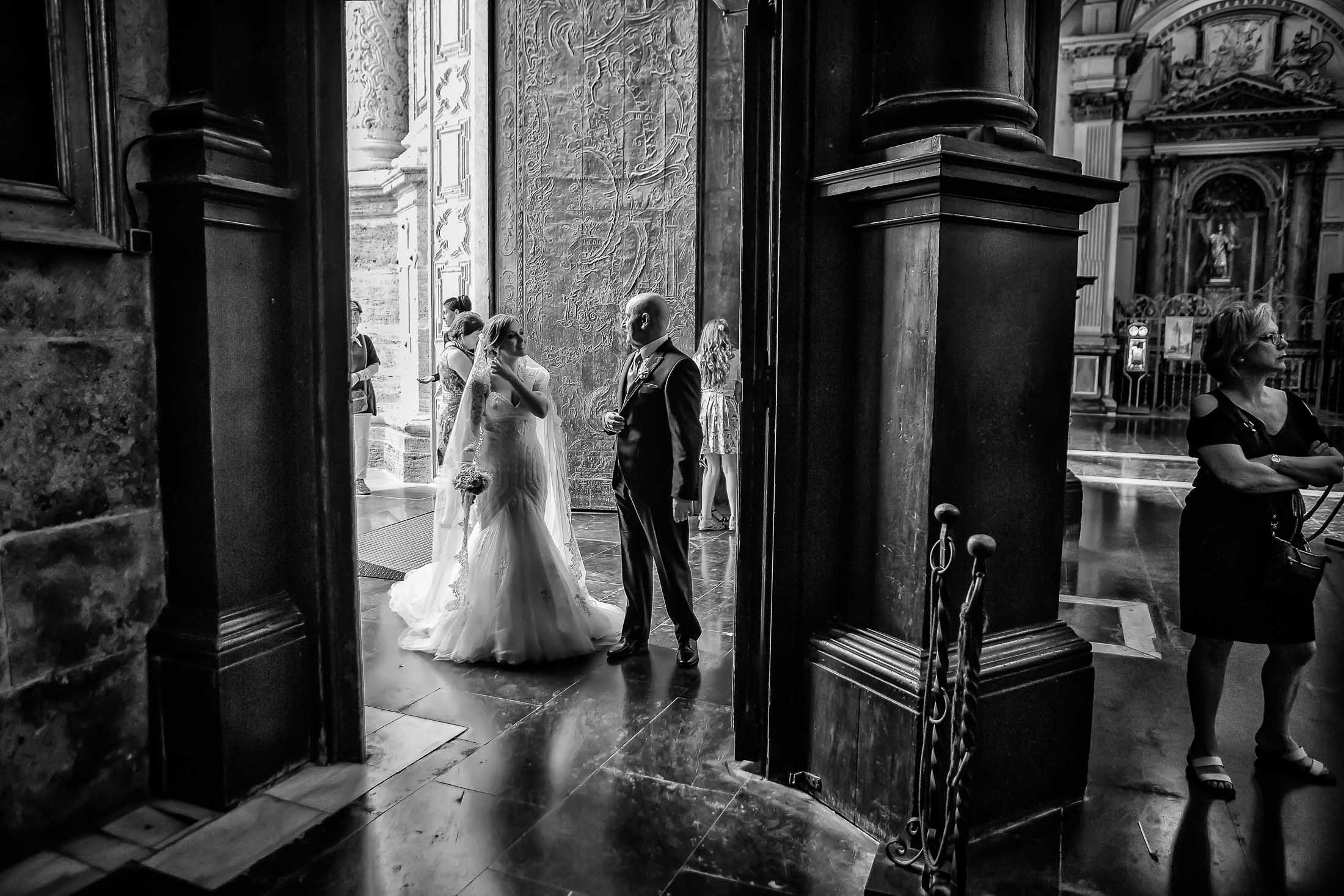 BODA EN LA CAPILLA DEL SANTO CÁLIZ Y JARDINES LA CARTUJA VALENCIA