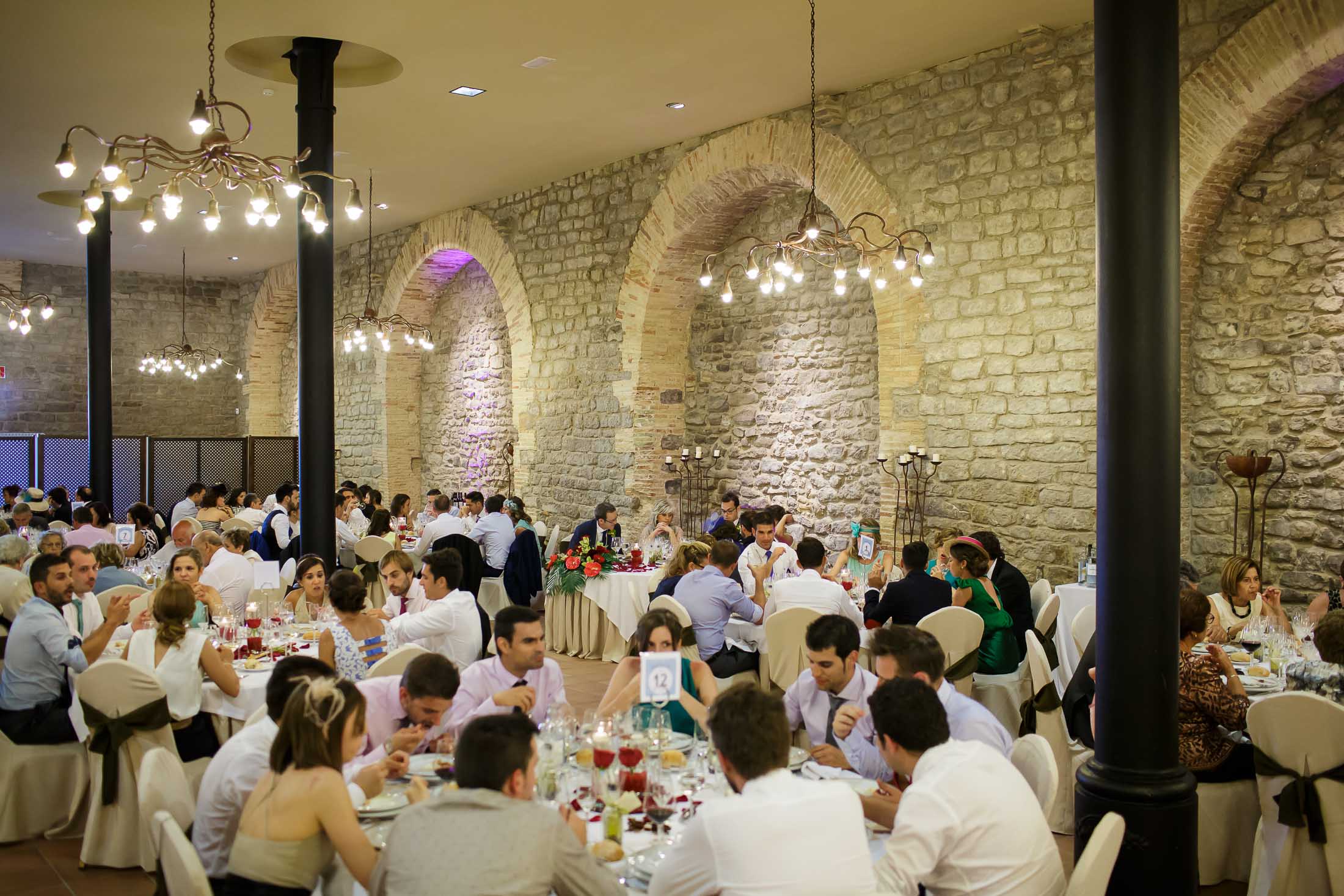 Boda en el Monasterio de San Pedro Huesca, celebracion en Castillo de San Luis Huesca, Sanra y Hugo. Christian Roselló Fotografo de Bodas en Valencia