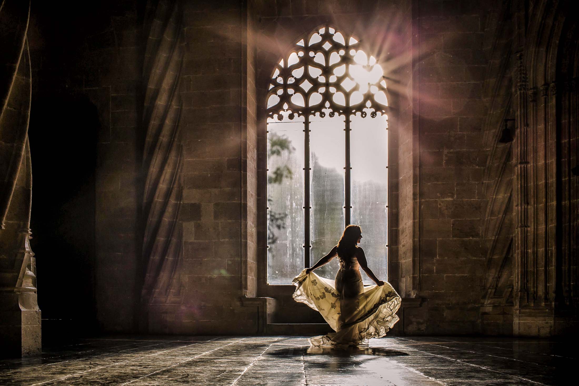 Reportaje Post Boda en Valencia, Lonja de la Seda de Valencia, Lydia y Toni. Christian Roselló Fotógrafo de Bodas en Valencia. Post Boda en Valencia Lydia y Toni. Christian Roselló Fotógrafo de Bodas en Valencia