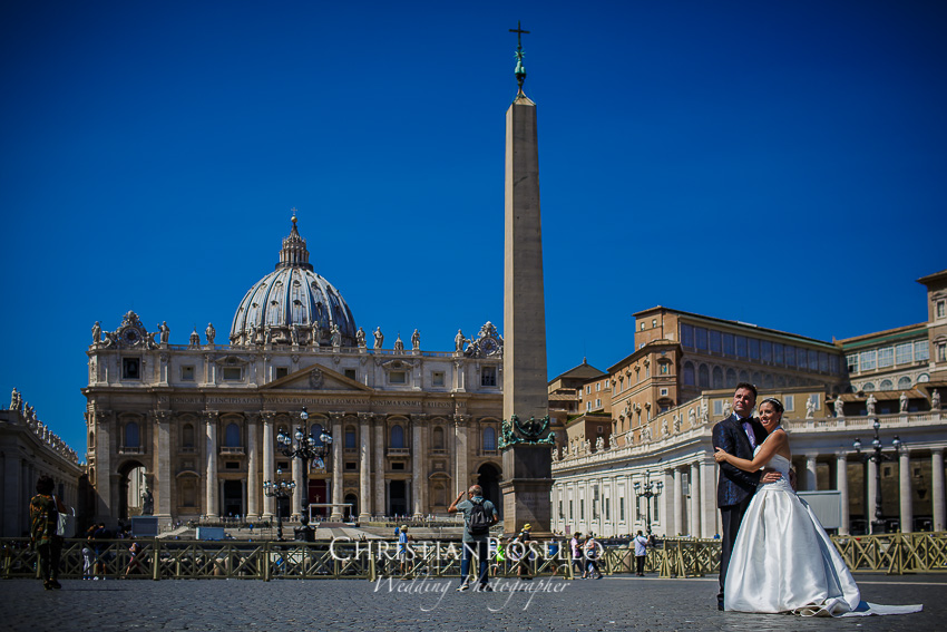 Post Boda en Roma, Piazza San Pietro Mª Jesus y Oscar. Christian Roselló, Wedding Photographer in Rome, based in Valencia Spain