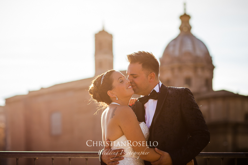 Post Boda en Roma, Via dei Fori Imperiali, Mª Jesús y Oscar. Christian Roselló, Wedding Photographer in Rome, based in Valencia Spain